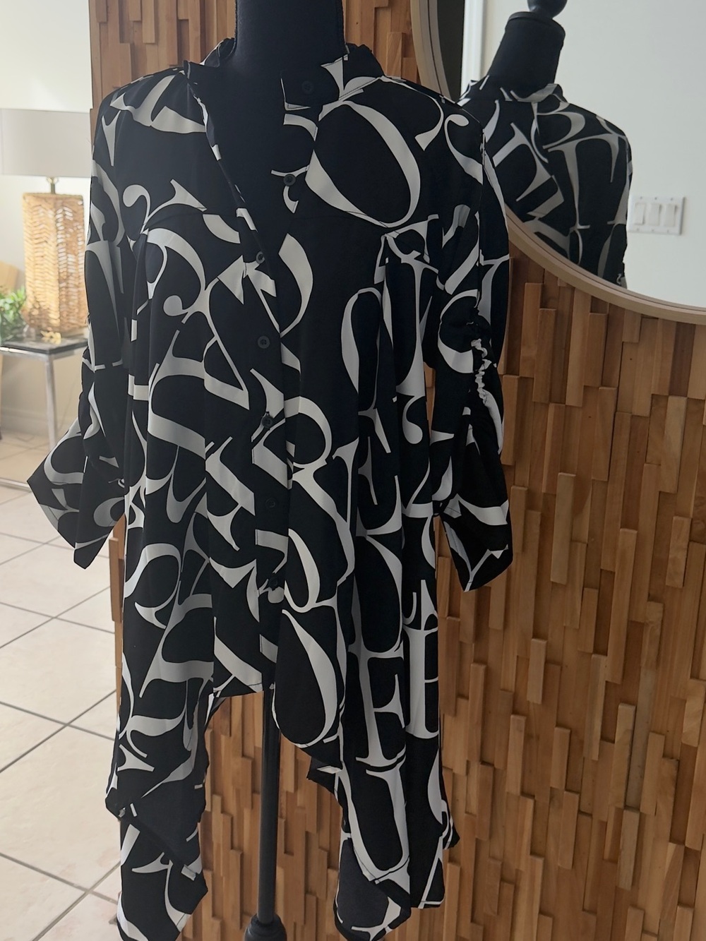 Gracia Black & White Printed Oversized Blouse – Size Small